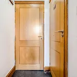 Centre 1 Bed Flat - Short Walk To Station *