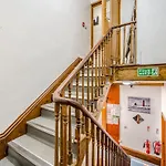 Centre 1 Bed Flat - Short Walk To Station