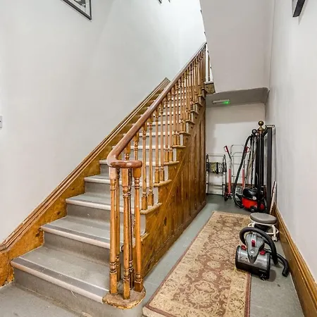 Centre 1 Bed Flat - Short Walk To Station アパート