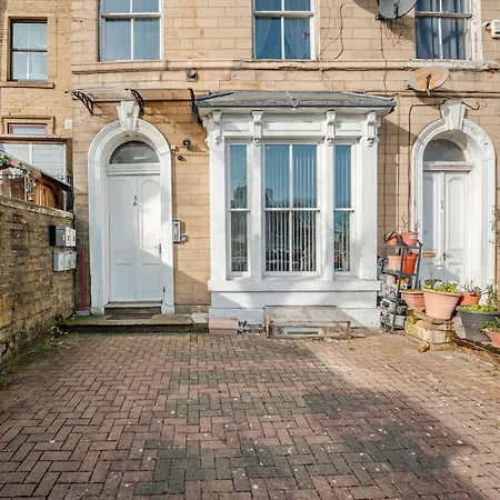 Centre 1 Bed Flat - Short Walk To Station 公寓