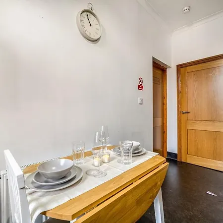 Centre 1 Bed Flat - Short Walk To Station * 布雷得佛