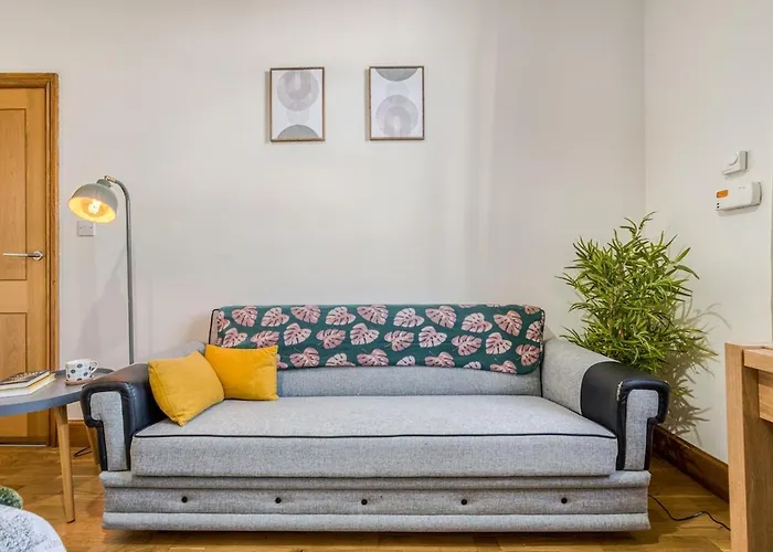 Centre 1 Bed Flat - Short Walk To Station 公寓 *