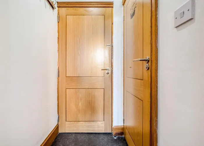 Centre 1 Bed Flat - Short Walk To Station *