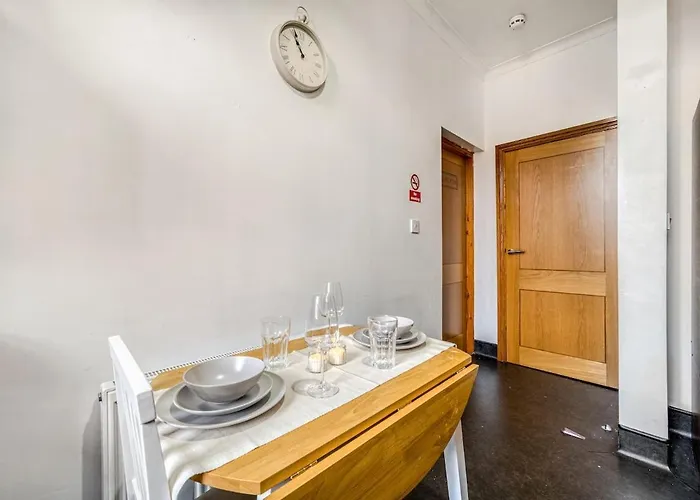 Centre 1 Bed Flat - Short Walk To Station * ブラッドフォード