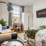 Centre 1 Bed Flat - Short Walk To Station Daire *