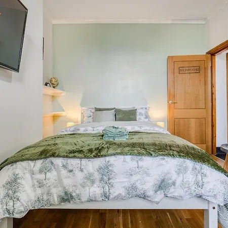 Centre 1 Bed Flat - Short Walk To Station * Bradford (West Yorkshire)