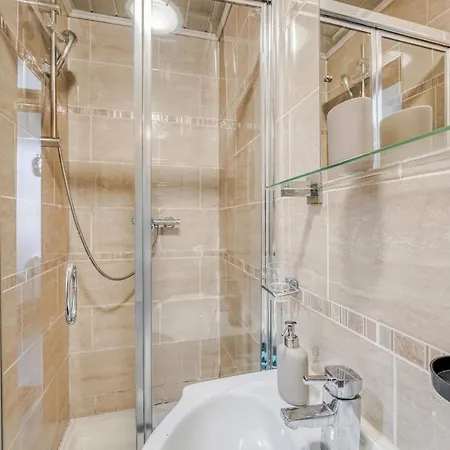 Apartament Centre 1 Bed Flat - Short Walk To Station