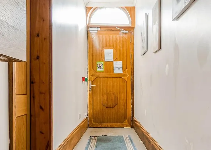 Centre 1 Bed Flat - Short Walk To Station * Bradford (West Yorkshire)