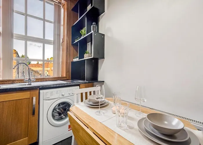 Centre 1 Bed Flat - Short Walk To Station *