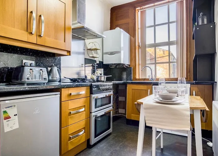 Centre 1 Bed Flat - Short Walk To Station * Bradford (West Yorkshire)